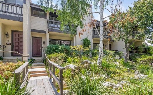 Townhouse for Sale in Woodland Hills, CA 91367 – 3 Bedrooms, 3 Baths – $659000
