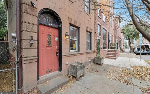 Townhouse for Sale in Philadelphia, PA 19125 – 3 Bedrooms, 2 Baths – $400000