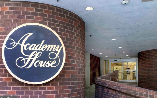 Condo for Sale in Philadelphia, PA 19102 – 1 Bedroom, 1 Bath – $259000