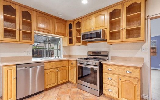 Single Family Home for Sale in Encino, CA 91316 – 3 Bedrooms, 2 Baths – $999950