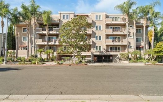 Condo for Sale in Sherman Oaks, CA 91403 – 3 Bedrooms, 3 Baths – $899999