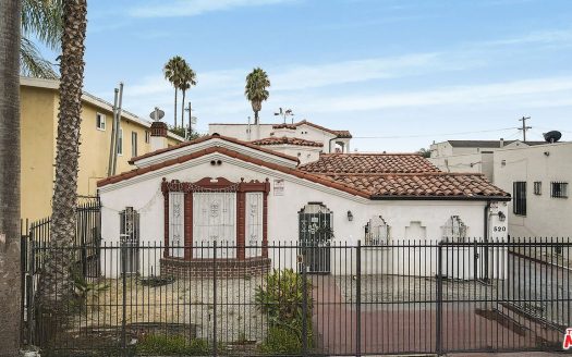 Multi Family Home for Sale in Los Angeles, CA 90044 – 17 Bedrooms, 7 Baths – $1795000