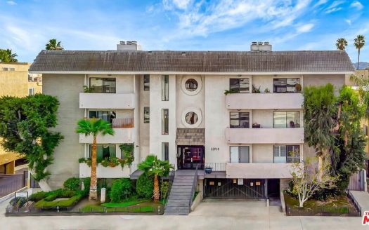 Condo for Sale in Valley Village, CA 91607 – 2 Bedrooms, 3 Baths – $675000
