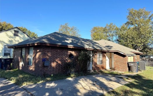 Single Family Home for Sale in Fort Worth, TX 76110 – 4 Bedrooms, 2 Baths – $244900
