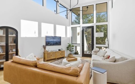 2-Bedroom Townhouse for Rent in Austin, TX 78703 – $5900/mo | 3 Baths | Updated 2025