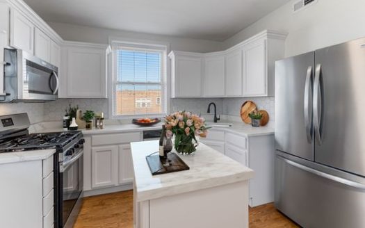 2-Bedroom Apartment  for Rent in Chicago, IL 60625 – $2286/mo | 2 Baths | Updated 2025