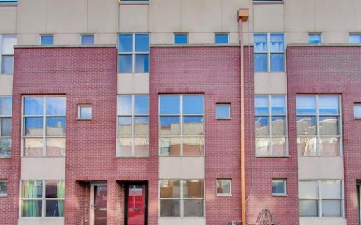 3-Bedroom Townhouse  for Rent in Chicago, IL 60645 – $3000/mo | 2 Baths | Updated 2025