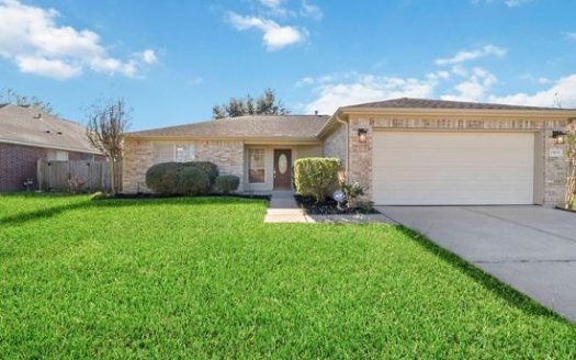 3-Bedroom Single Family Home for Rent in Houston, TX 77084 – $2000/mo | 2 Baths | Updated 2025