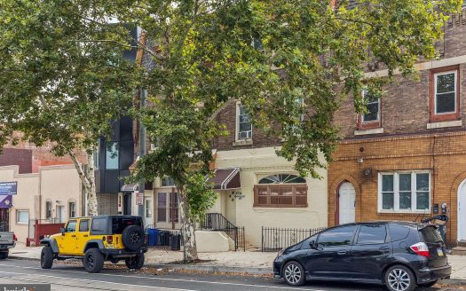 Multi Family Home for Sale in Philadelphia, PA 19143 – 5 Bedrooms, 1 Baths – $400000
