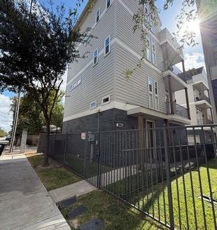 3-Bedroom Single Family Home for Rent in Houston, TX 77020 – $3000/mo | 4 Baths | Updated 2025