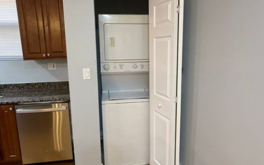 3-Bedroom Apartment  for Rent in Chicago, IL 60649 – $1800/mo | 2 Baths | Updated 2025