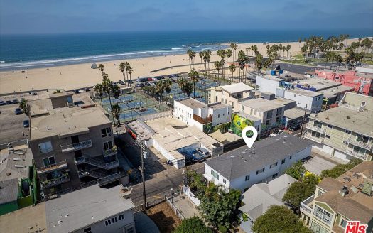 Multi Family Home for Sale in Venice, CA 90291 – 7 Bedrooms, 6 Baths – $2800000