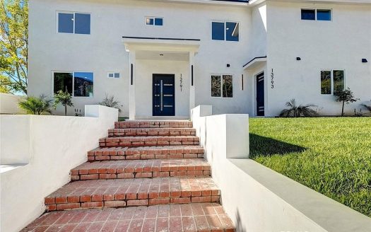 Multi Family Home for Sale in Sylmar, CA 91342 – 8 Bedrooms, 6 Baths – $1374800