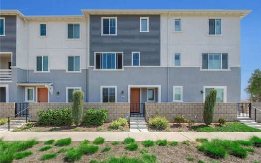 Townhouse for Sale in San Pedro, CA 90732 – 4 Bedrooms, 4 Baths – $969000