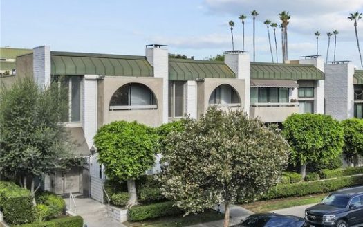 Townhouse for Sale in Encino, CA 91316 – 3 Bedrooms, 3 Baths – $864800