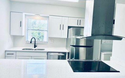 3-Bedroom Apartment for Rent in Jacksonville, FL 32211 – $1449/mo | 2 Baths | Updated 2025