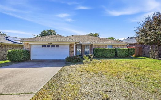 Single Family Home for Sale in Fort Worth, TX 76133 – 3 Bedrooms, 2 Baths – $315000