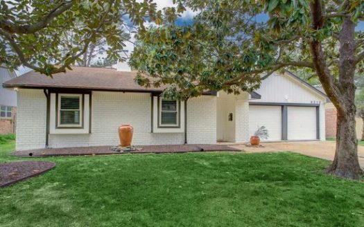 5-Bedroom Single Family Home for Rent in Houston, TX 77092 – $2500/mo | 3 Baths | Updated 2025