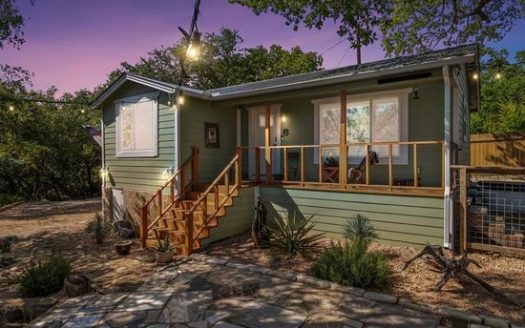 1-Bedroom Single Family Home for Rent in Austin, TX 78732 – $2500/mo | 1 Baths | Updated 2025