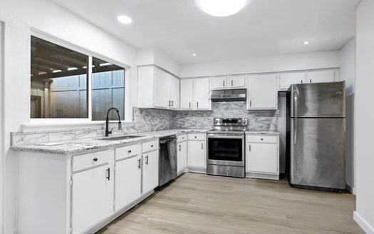 3-Bedroom Townhouse  for Rent in Houston, TX 77072 – $1995/mo | 3 Baths | Updated 2025