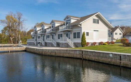 1-Bedroom Townhouse for Rent in Sackets Harbor, NY 13685 – $4000/mo | 2 Baths | Updated 2025