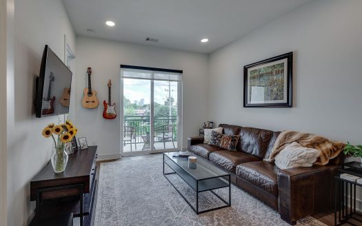 Condo for Sale in Nashville, TN 37208 – 1 Bedroom, 1 Bath – $360000