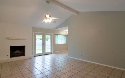3-Bedroom Single Family Home for Rent in Austin, TX 78749 – $2295/mo | 2 Baths | Updated 2025