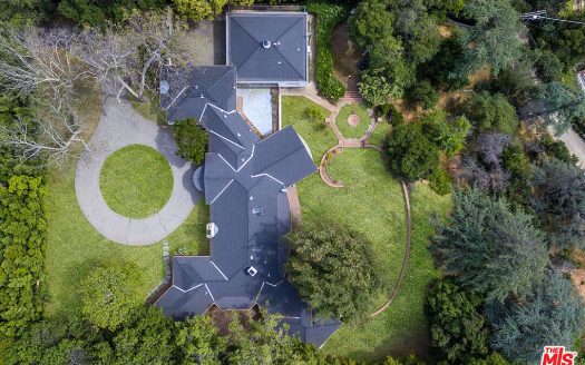 Lot for Sale in Los Angeles, CA 90049 – 1 Bedroom, 1 Bath – $15995000