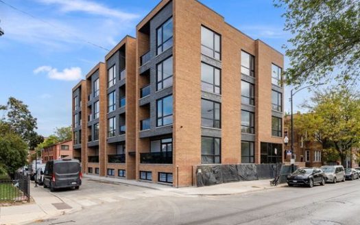 3-Bedroom Single Family Home for Rent in Chicago, IL 60612 – $3300/mo | 2 Baths | Updated 2025