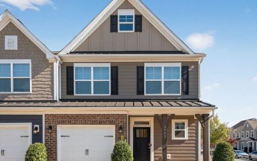 3-Bedroom Townhouse for Rent in Charlotte, NC 28269 – $2199/mo | 3 Baths | Updated 2025