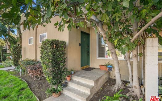 Townhouse for Sale in North Hollywood, CA 91602 – 2 Bedrooms, 2 Baths – $640000