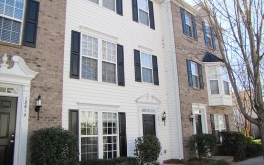 3-Bedroom Townhouse for Rent in Charlotte, NC 28277 – $1980/mo | 3 Baths | Updated 2025