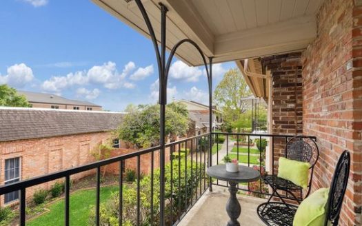 3-Bedroom Townhouse  for Rent in Houston, TX 77058 – $2300/mo | 3 Baths | Updated 2025