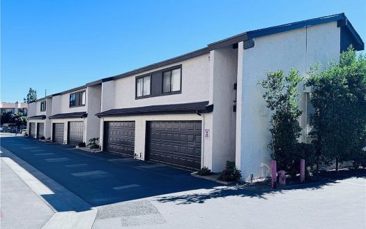 Townhouse for Sale in Panorama City, CA 91402 – 3 Bedrooms, 2 Baths – $499900
