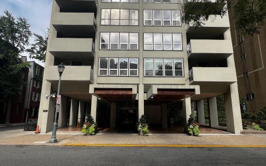 Condo for Sale in Philadelphia, PA 19103 – 1 Bedroom, 1 Bath – $185000