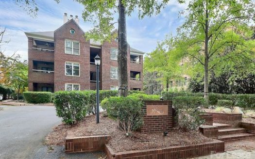 2-Bedroom Condo  for Rent in Charlotte, NC 28207 – $2500/mo | 2 Baths | Updated 2025
