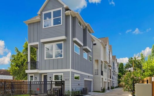 3-Bedroom Single Family Home for Rent in Houston, TX 77080 – $2750/mo | 4 Baths | Updated 2025