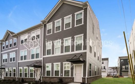 4-Bedroom Townhouse for Rent in Charlotte, NC 28269 – $2440/mo | 4 Baths | Updated 2025