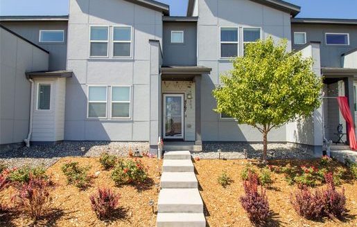 2-Bedroom Townhouse for Rent in Denver, CO 80239 – $2195/mo | 3 Baths | Updated 2025