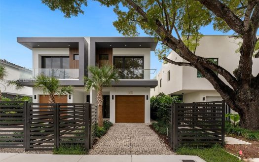 Single Family Home for Sale in Coconut Grove, FL 33133 – 3 Bedrooms, 4 Baths – $1850000