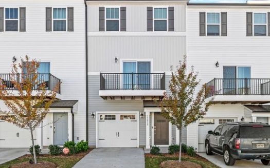 3-Bedroom Townhouse  for Rent in Charlotte, NC 28262 – $2290/mo | 3 Baths | Updated 2025