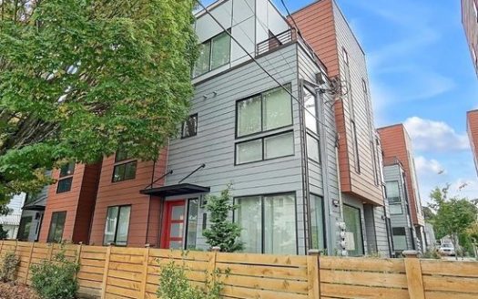 3-Bedroom Townhouse  for Rent in Seattle, WA 98108 – $3200/mo | 3 Baths | Updated 2025