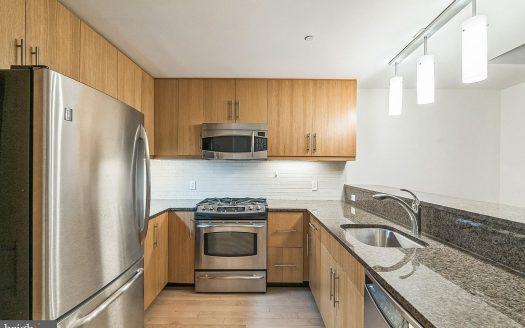 Condo for Sale in Philadelphia, PA 19102 – 1 Bedroom, 2 Baths – $160000