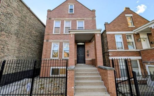 3-Bedroom Condo  for Rent in Chicago, IL 60608 – $2500/mo | 2 Baths | Updated 2025