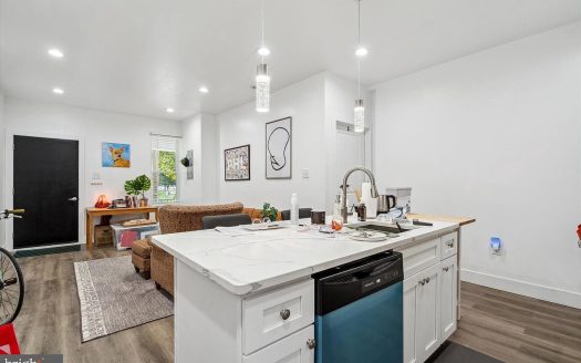 Multi Family Home for Sale in Philadelphia, PA 19143 – 4 Bedrooms, 1 Baths – $499000