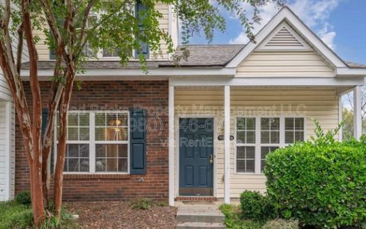 3-Bedroom Townhouse  for Rent in Charlotte, NC 28213 – $1595/mo | 3 Baths | Updated 2025