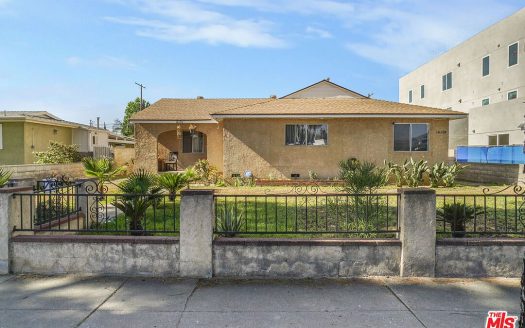Multi Family Home for Sale in Granada Hills, CA 91344 – 6 Bedrooms, 5 Baths – $1199000