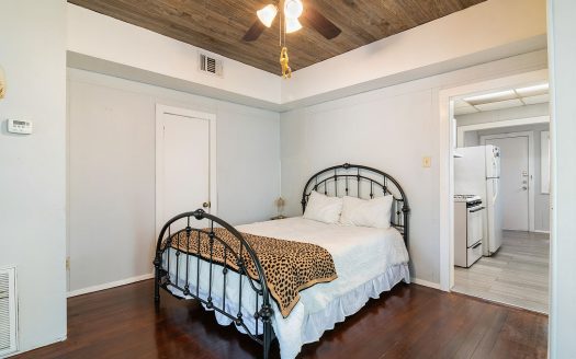 Multi Family Home for Sale in San Antonio, TX 78212 – 3 Bedrooms, 3 Baths – $299000