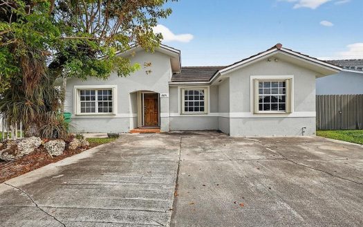 Single Family Home for Sale in Miami, FL 33177 – 4 Bedrooms, 2 Baths – $600000