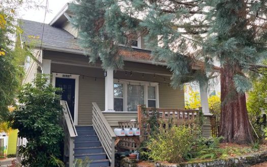 2-Bedroom Single Family Home for Rent in Seattle, WA 98103 – $2000/mo | 1 Baths | Updated 2025